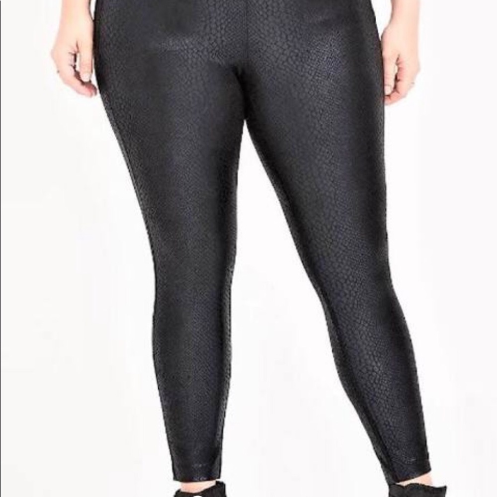 TORRID PLUS SIZE PONTE SNAKESKIN PANTS SIZE 5X